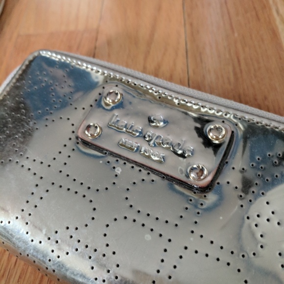 Kate Spade wristlet - Picture 4 of 4
